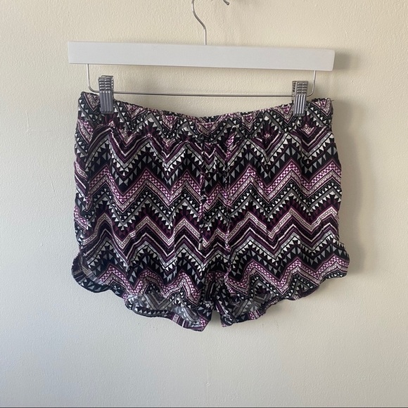 𝅺vera Moda Abstract Pattern Shorts Sz Medium - Picture 2 of 3